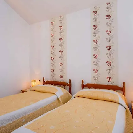 Apartment In Stivan/insel Cres 37906 *