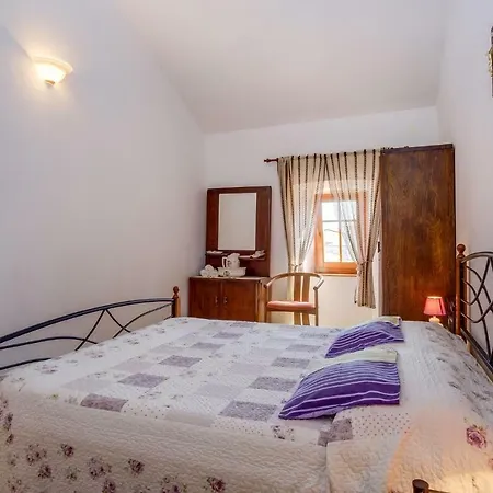 Apartment In Stivan/insel Cres 37906 Stivan
